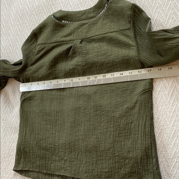 bebe Women's Boho Bell Sleeve Top Earthy Green 3/4 Length Sleeve Top Designer - Picture 7 of 11